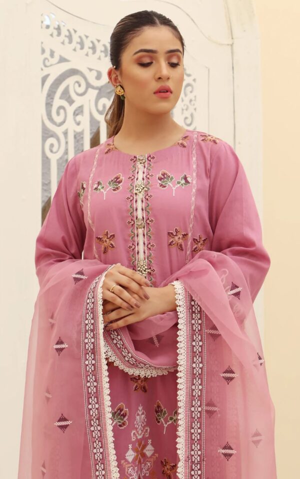 03 Piece Unstitched Lawn Embroidered Suit - Image 4