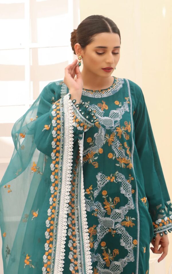 03 Piece Unstitched Lawn Embroidered Suit - Image 4